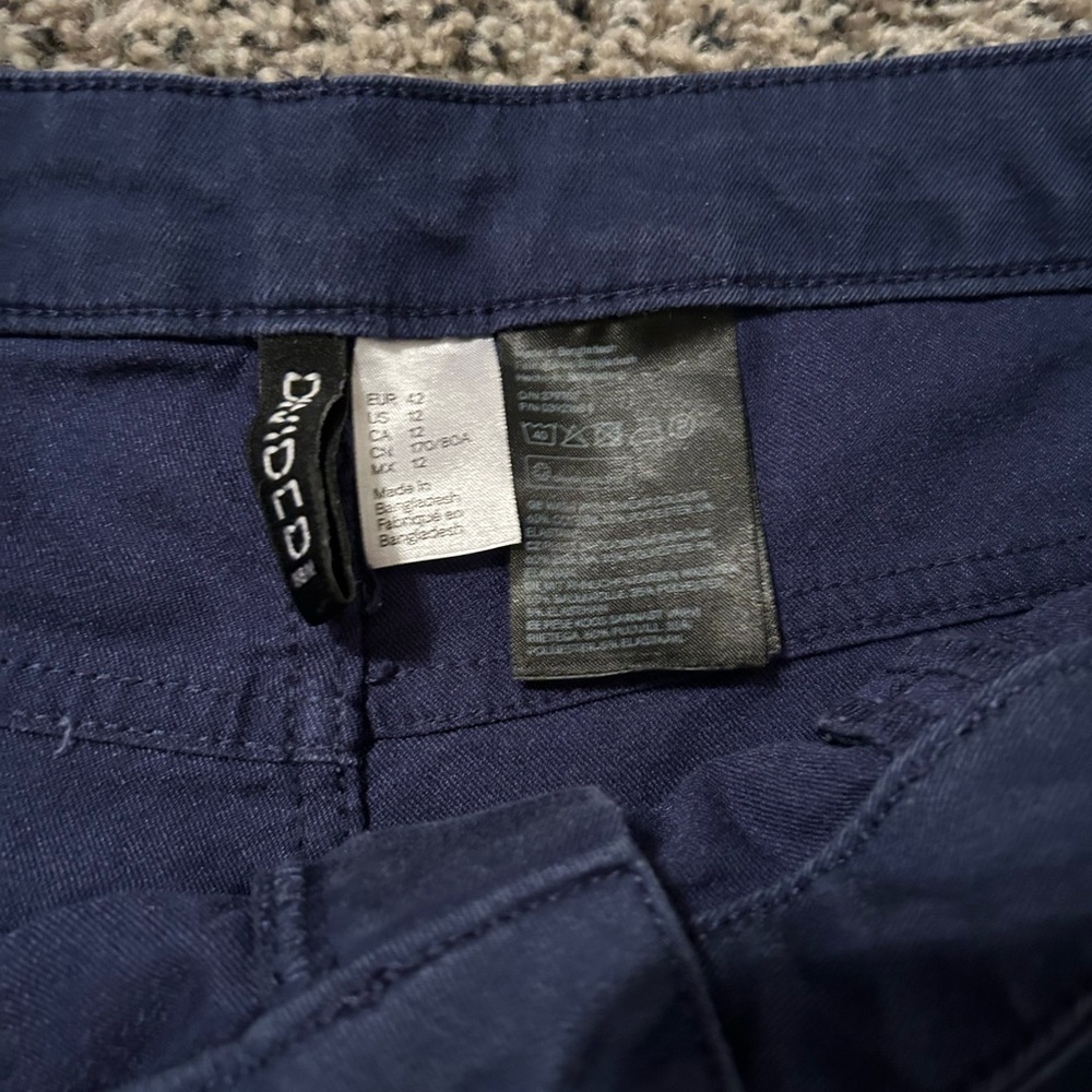 Divided H&M Shorts - Picture 2 of 3